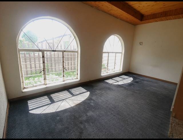 4 BEDROOM HOUSE FOR SALE IN VAALPARK
